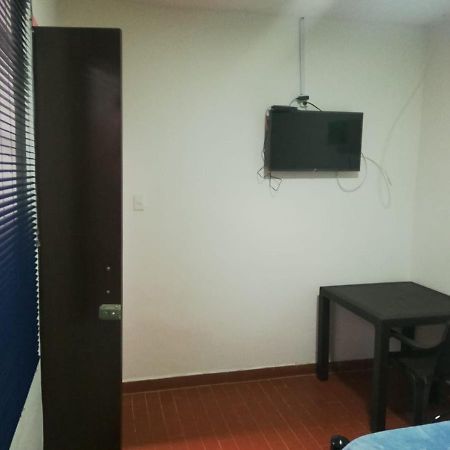 פופאיין Hostel El Jardin מראה חיצוני תמונה