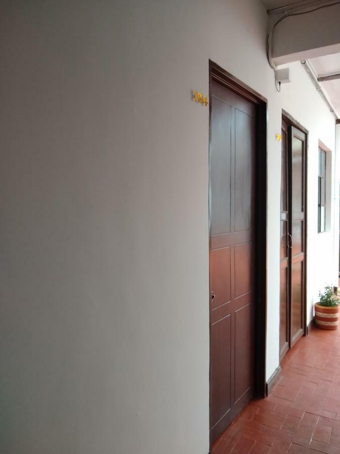 פופאיין Hostel El Jardin מראה חיצוני תמונה