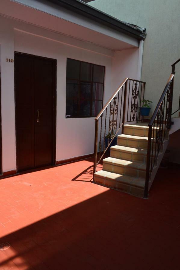 פופאיין Hostel El Jardin מראה חיצוני תמונה