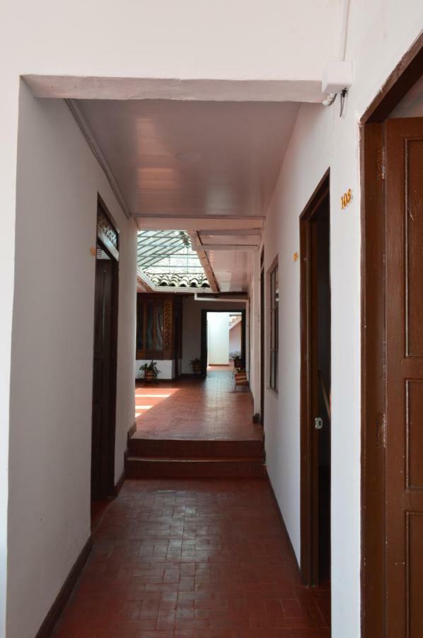 פופאיין Hostel El Jardin מראה חיצוני תמונה