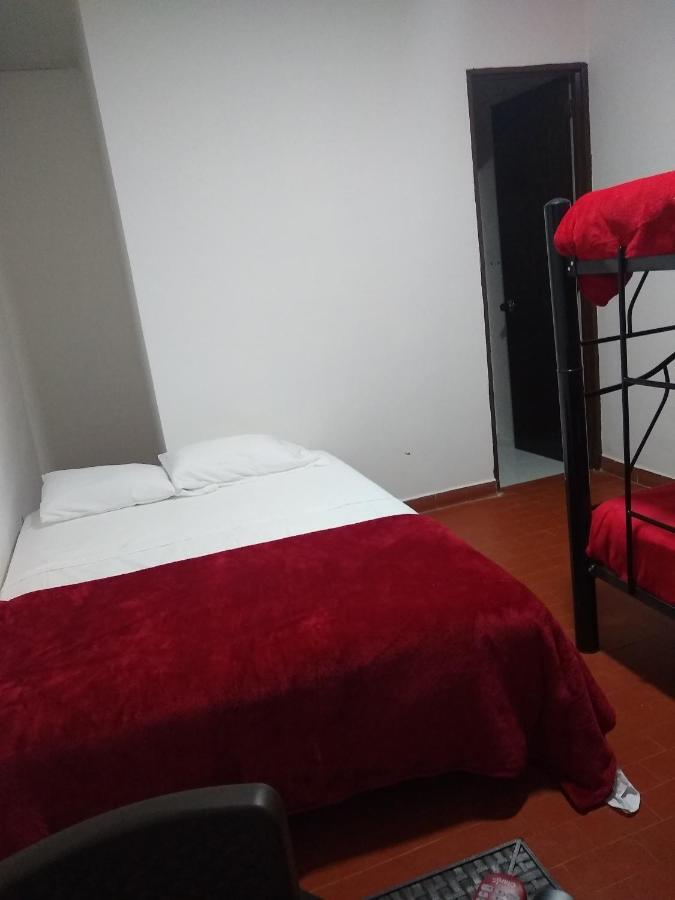 פופאיין Hostel El Jardin מראה חיצוני תמונה