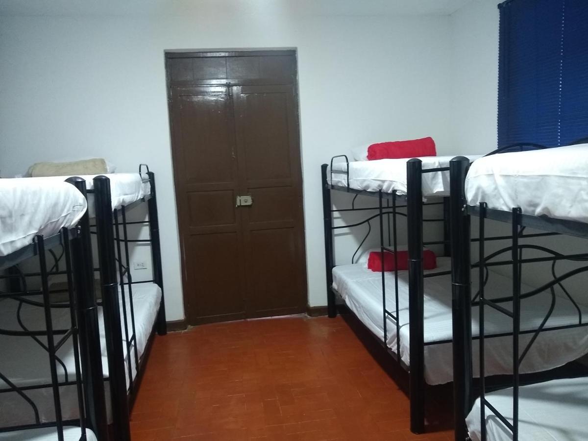 פופאיין Hostel El Jardin מראה חיצוני תמונה