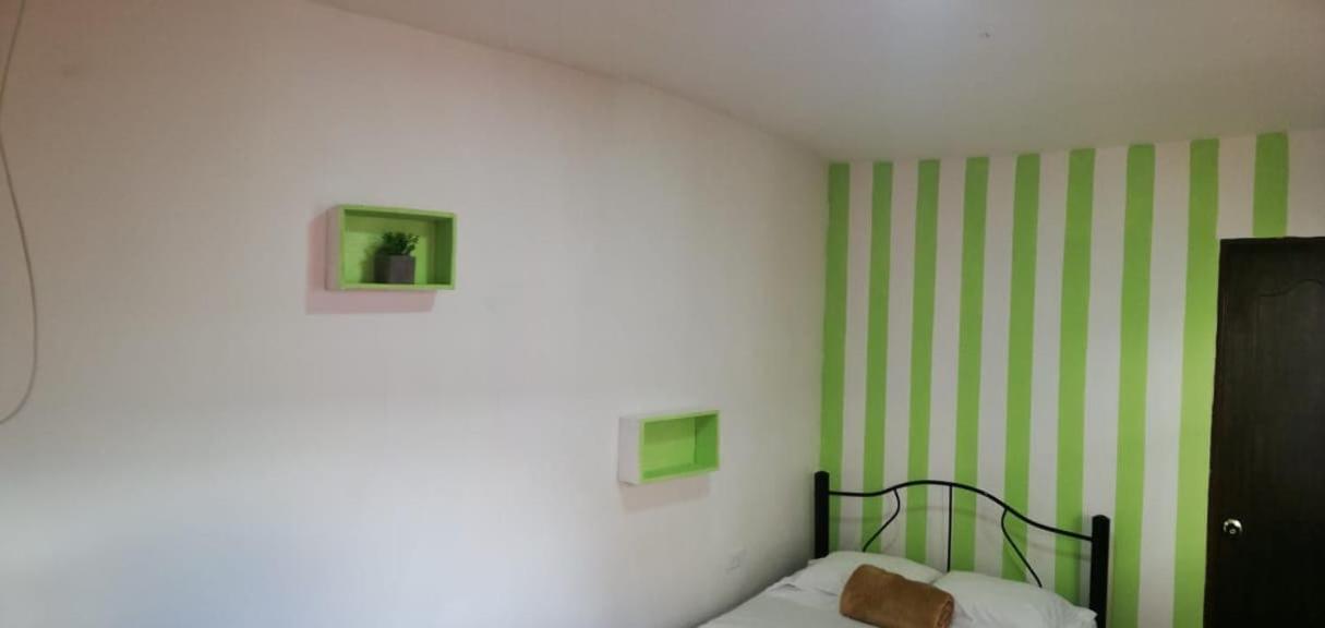 פופאיין Hostel El Jardin מראה חיצוני תמונה