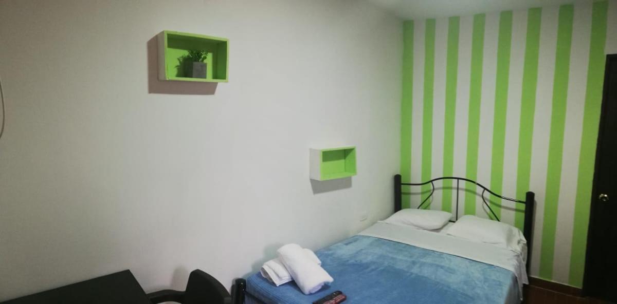 פופאיין Hostel El Jardin מראה חיצוני תמונה