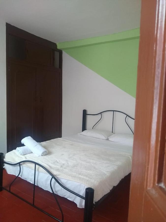 פופאיין Hostel El Jardin מראה חיצוני תמונה