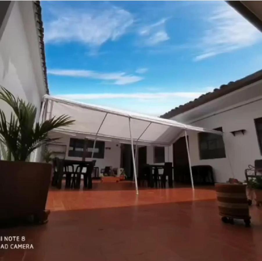 פופאיין Hostel El Jardin מראה חיצוני תמונה